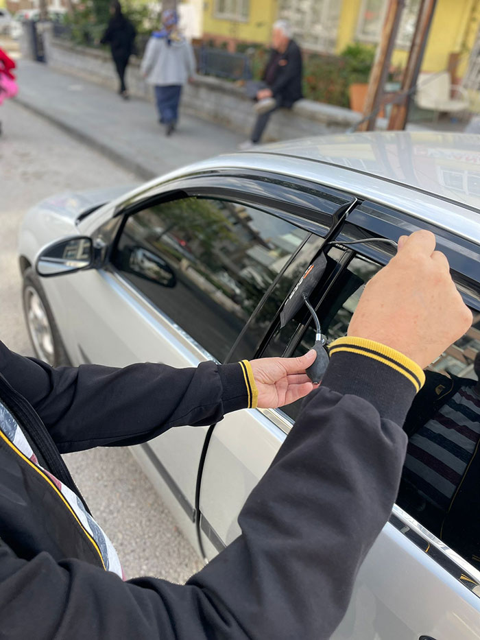 Yelki Oto Kilitçisi